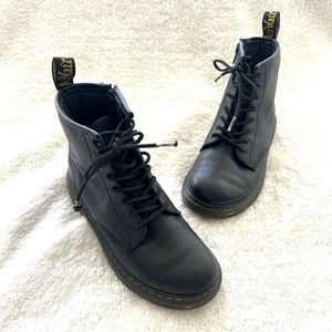 Dr.Martens black leather unisex kids boots size 2